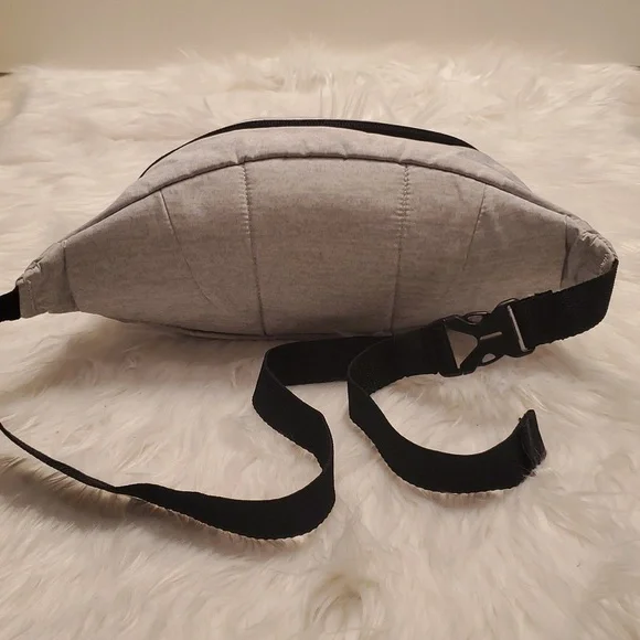 Adidas Fanny Pack In Gray Zippered Adjustable Belt Bag Polyester Unisex - Picture 5 of 5